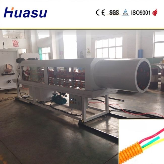 Линия экструзии гофрированных труб с двойными стенками, с диапазоном диаметров резки 32-1600 мм и процессом водяного охлаждения, оснащенная технологией Siemens PLC