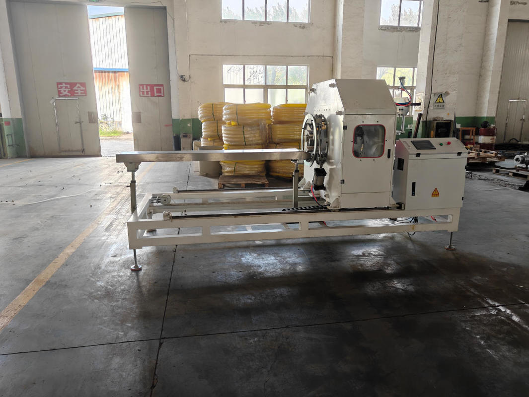 Линия экструзии гофрированных труб из одного слоя с автоматическим инвертором Siemens и реле Omron для труб диаметром 75-250 мм