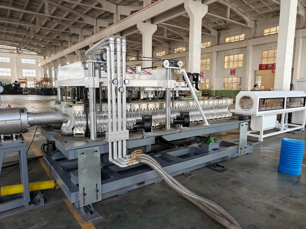 Линия экструзии гофрированной трубы с одинарной стенкой 75-250 мм с максимальной скоростью производства 15 м/мин и напряжением 220-440 В
