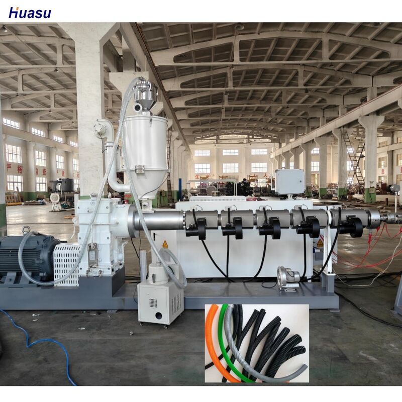 Линия экструзии гофрированной трубы с двойными стенками с двигателем переменного тока Siemens, соотношение шнека 33:1 и системой водяного охлаждения