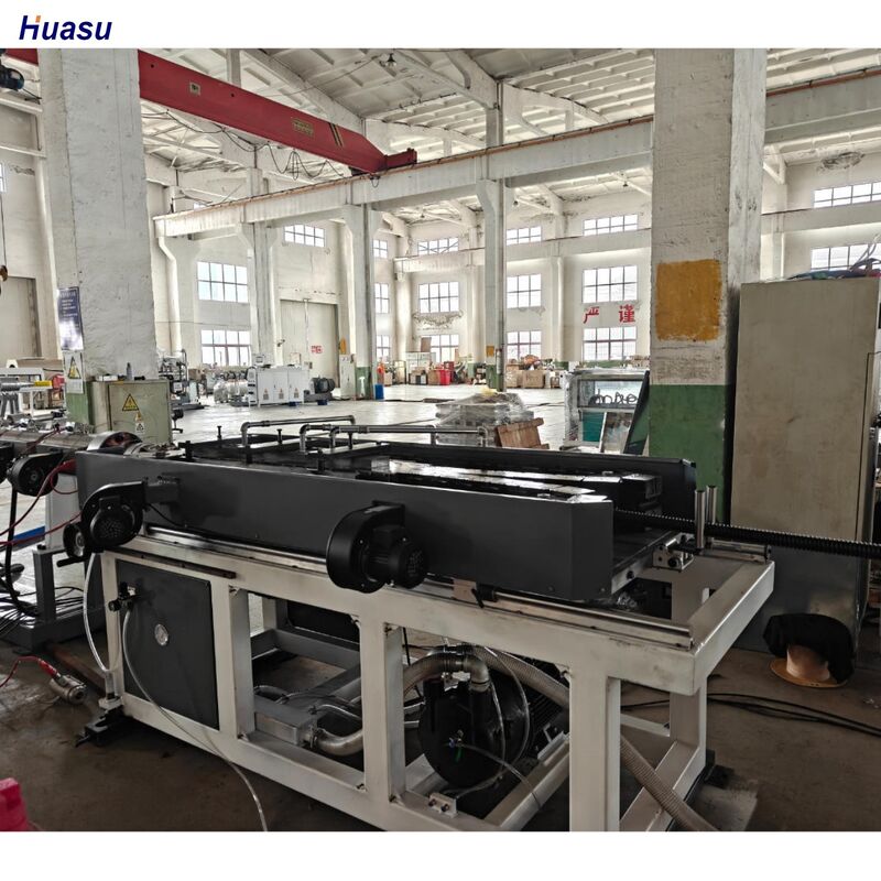 Линия экструзионной трубы с одной стеной с управлением PLC, предлагающая полуавтоматическую до полностью автоматическую работу и электрические компоненты Schneider / Siemens