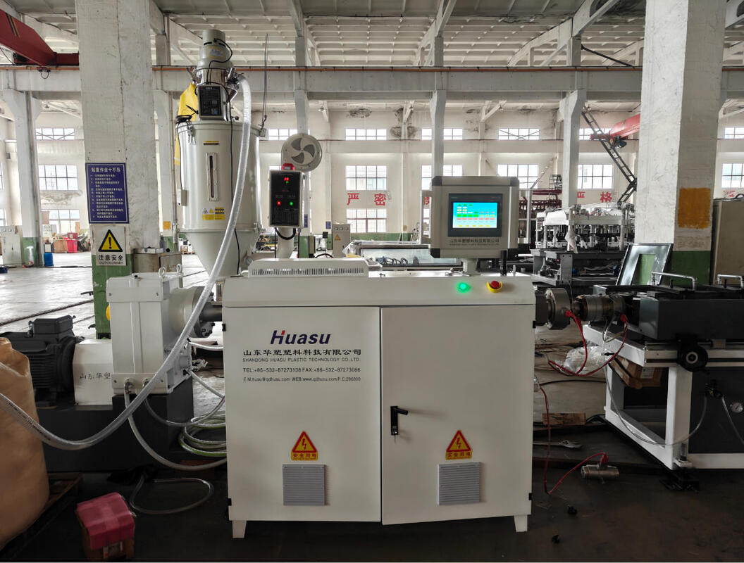 Линия экструзии гофрированных труб из стали с одинарной стенкой с электрическими компонентами Schneider Siemens, гарантией 1 год и глубиной азотирования ствола 0,4–0,7 мм