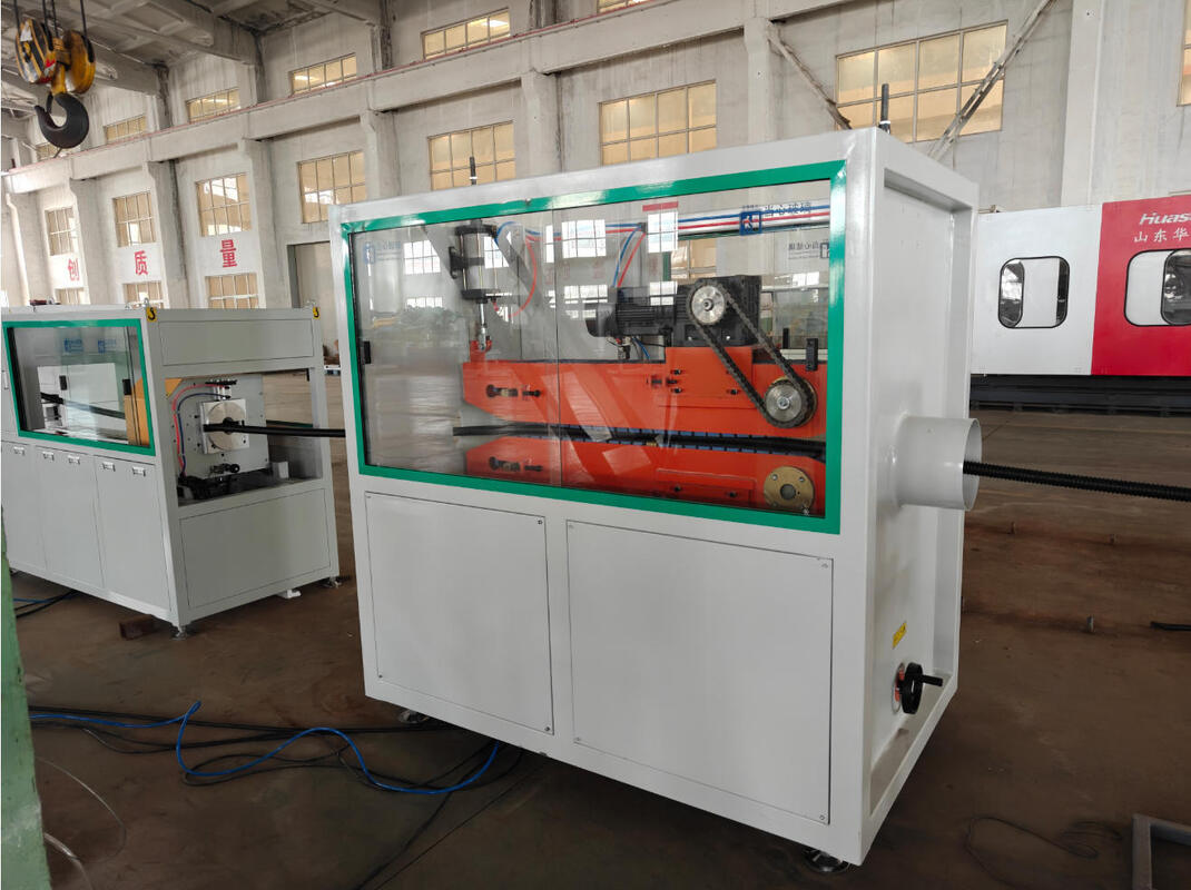 Линия экструзии гофрированных труб с одинарной стенкой, максимальный размер трубы 110 мм, система водяного охлаждения и двигатель Siemens для высокоскоростного производства