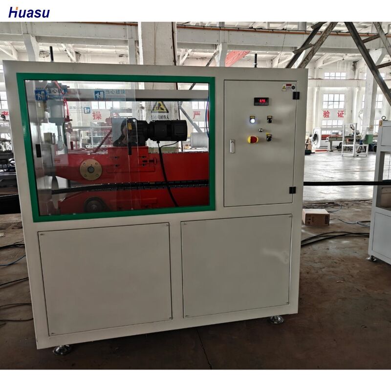 Высокоточная линия экструзии гофрированных труб с одинарной стенкой с системами автоматической подачи и водяного охлаждения