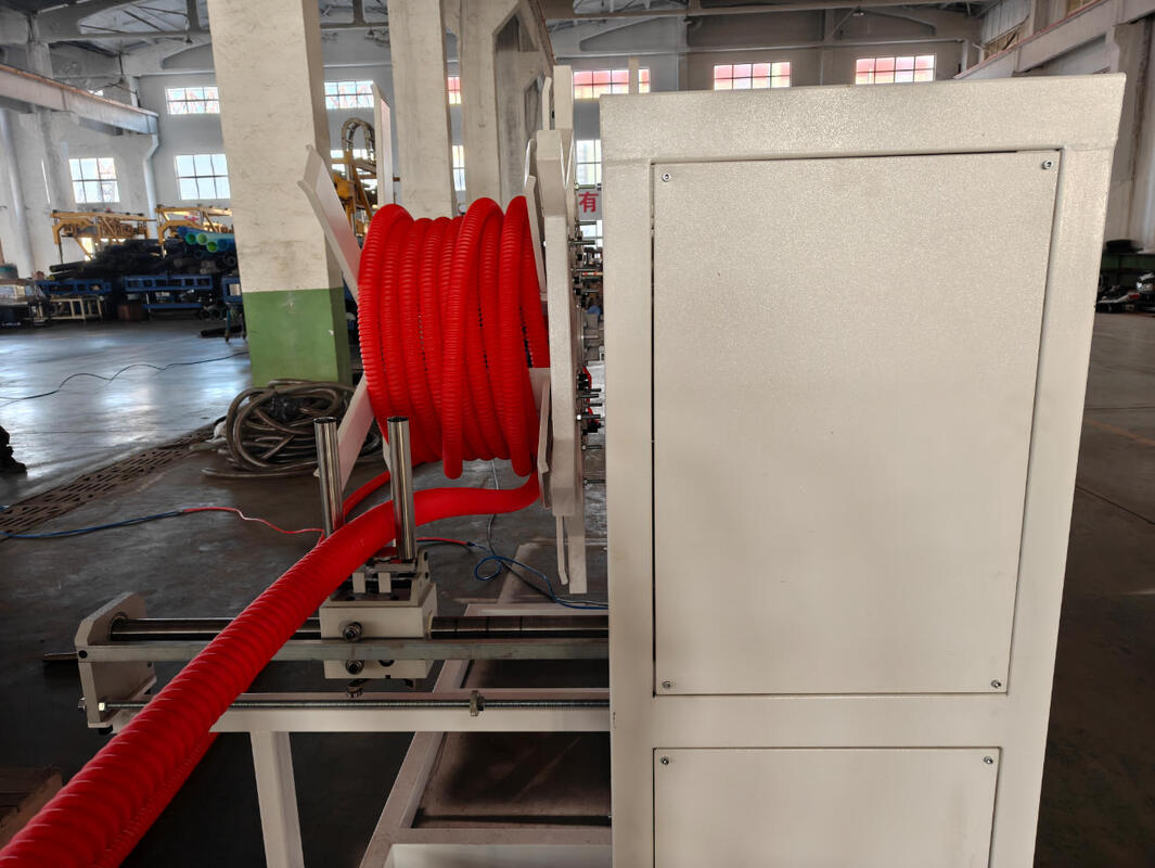 Линия экструзии гофрированных труб с двойными стенками с использованием материала шестерен 20CrMnTi и электрических компонентов Siemens, включая винт ствола HV>740