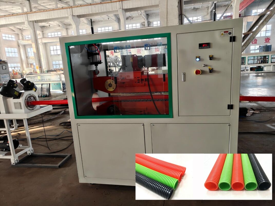 Экструзионная линия для производства гофрированных труб с однослойной стенкой, с дистанционным управлением по ПЛК и электрооборудованием Siemens Schneider Electric для производства долговечных труб